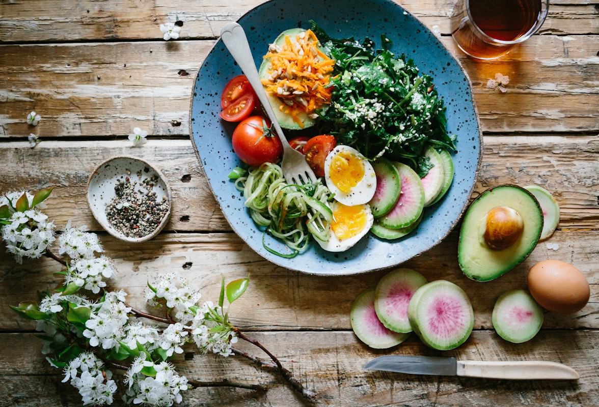 Smoothie bowl ze świeżymi owocami